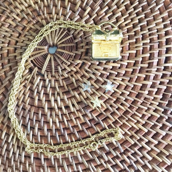 Barbara Mandrell Pendant Treasure Chest Locket - Picture 4 of 6